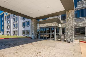 a large building with a courtyard in front of it at Comfort Inn Bossier City Casino Area near Shreveport Downtown in Bossier City