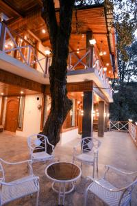 Μπαλκόνι ή βεράντα στο Arcelia Cottage, Cozy Villa in Nainital