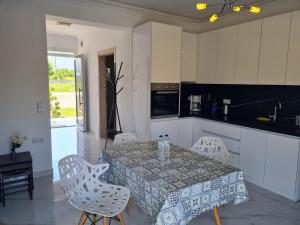 Kuchyň nebo kuchyňský kout v ubytování SeaView Peramos 1