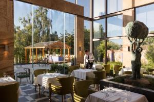 Restaurant o un lloc per menjar a Islington Hotel