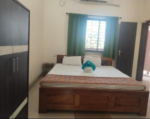 a bedroom with a large bed with a window at Udita Homestay Prayas in Shānti Niketan