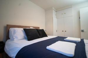 Ένα ή περισσότερα κρεβάτια σε δωμάτιο στο Modern 3 Bed Terrace