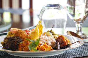 Makanan di atau berdekatan hotel