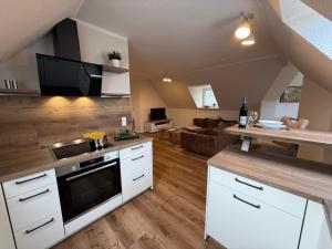 Kuchyň nebo kuchyňský kout v ubytování Ferienwohnung Bernsteinfinder städtische Bestlage + 7 fotografií