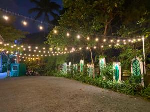 Taman di luar Containers by Eco Hotels