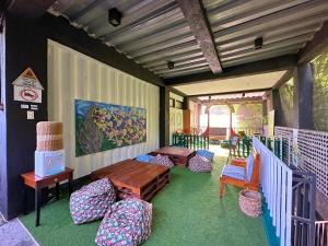 Ruang duduk di Containers by Eco Hotels