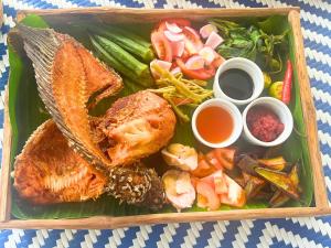 Makanan di atau berdekatan hotel