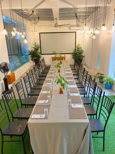 Kawasan bisnes dan/atau bilik persidangan di Containers by Eco Hotels