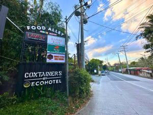 Sijil, anugerah, tanda atau dokumen lain yang dipamerkan di Containers by Eco Hotels