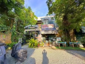 Taman di luar Containers by Eco Hotels
