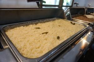 Makanan di atau berdekatan hotel