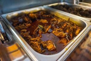 Makanan di atau berdekatan hotel