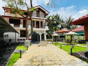 a view of the hotel from the courtyard at Mamma swiss restaurant in Jaffna