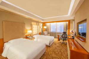 Postel nebo postele na pokoji v ubytování Sofitel Harbin