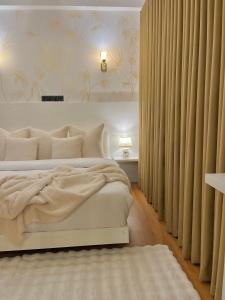Llit o llits en una habitació de Seeming Lodge