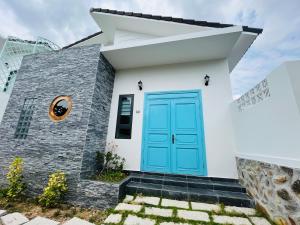 a small house with a blue door at Summer Villa with 3 Bedrooms in Phu Quoc