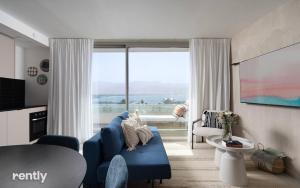 Luxury Apartments And Studios At Sea Side By Rently的休息区