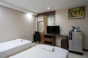 TV a/nebo společenská místnost v ubytování IRAQI HOTEL + 16 fotografií