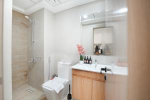 Un baño de EasyGo-Calm STU in Alexia Jebel Ali near Metro