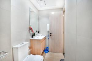 Un baño de EasyGo-Calm STU in Alexia Jebel Ali near Metro