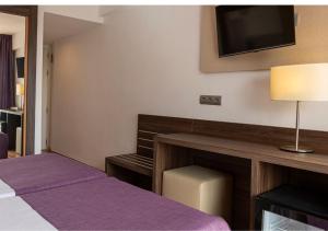 Postel nebo postele na pokoji v ubytování MedPlaya Hotel Alba Beach