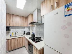 上海市にあるTyms 2BR Apt TianshanRD Near CESIS Line2のギャラリーの写真