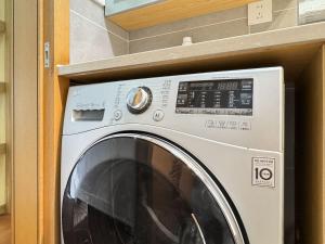 上海市にあるTyms 2BR Apt TianshanRD Near CESIS Line2のギャラリーの写真