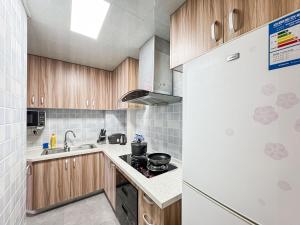 上海市にあるTyms 2BR Apt TianshanRD Near CESIS Line2のギャラリーの写真