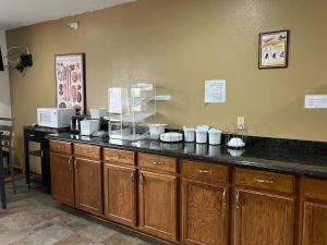 Cucina o angolo cottura di OYO West Point Inn