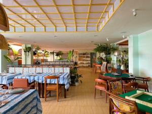 Restoran ili drugo mesto za obedovanje u objektu Cabins by Eco Hotels