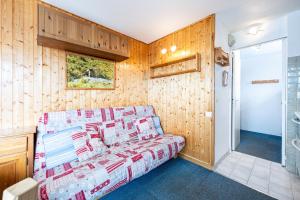 a living room with a couch and a shower at Les Bouquetins A in La Rosière