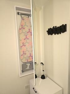 Koupelna v ubytování Centrally Located Apartment with Hotel-Style Privileges