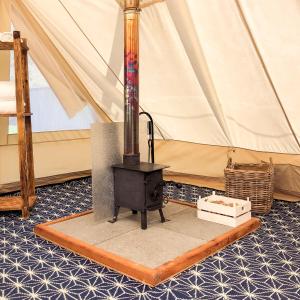 PenuwchTinker the Bell Tent at Pentref Luxury Camping的相册照片