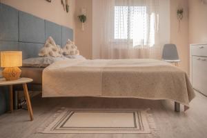 A bed or beds in a room at MeLuIs