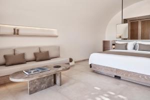 Canaves Epitome - Small Luxury Hotels of the World客房内的一张或多张床位