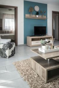 A television and/or entertainment centre at MeLuIs