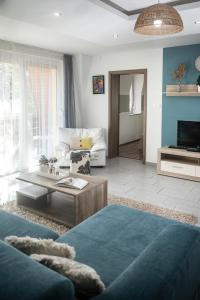 A television and/or entertainment centre at MeLuIs