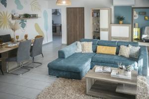 A seating area at MeLuIs