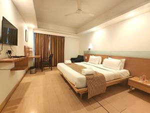 Μια τηλεόραση ή/και κέντρο ψυχαγωγίας στο The Sky Comfort, Ahmedabad