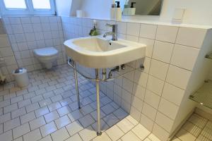 Quadrate Hostel Mannheim Z5 Denkmalschutz的一间浴室