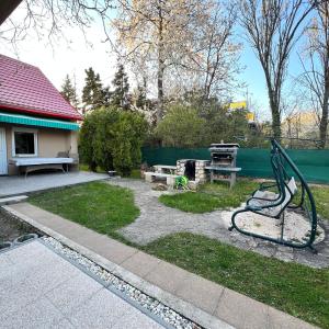 Vonkajšia záhrada v ubytovaní Pellegrini Apartman