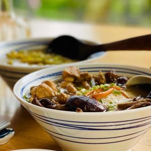 Jídlo v hotelu nebo okolí