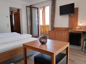 TV a/nebo společenská místnost v ubytování Dolomitenhotel Lienz