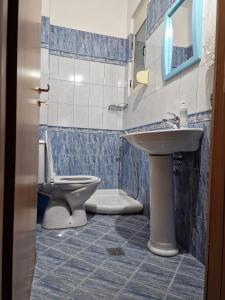 a bathroom with a toilet and a sink at Sea Grand Apartament in Vlorë +7 photos