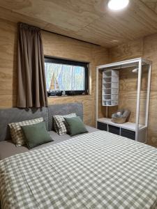 Giường trong phòng chung tại Sunset hausbot