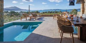 Bazén v ubytování Gialova Hills 6 - Luxury Villas with Private Pool nebo v jeho okolí
