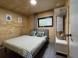 Giường trong phòng chung tại Sunset hausbot