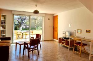 Posezení v ubytování Studio cosy en Provence