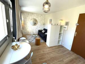 Η κουζίνα ή μικρή κουζίνα στο Studio calme plein centre 50m plage +7 φωτογραφίες