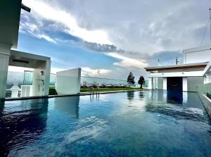 a swimming pool in the middle of a house at Новые апартаменты Empire Tower in Jomtien Beach